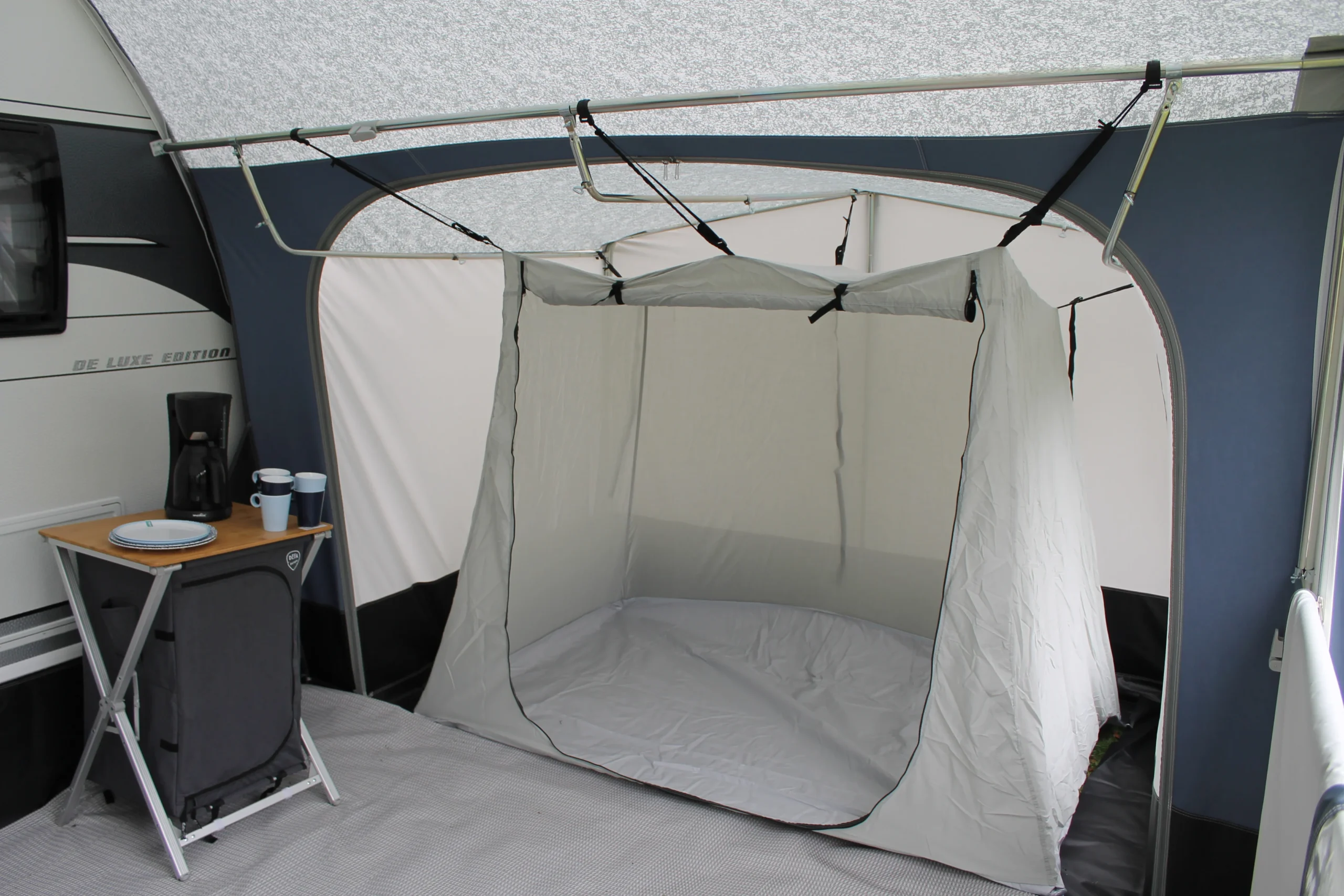 9000100_Binnentent_130x210x160_Sfeer_v2026-2