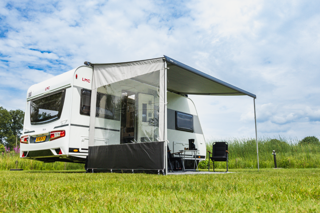 NOMAD Zijwand basis met raam 250 235-255cm Caravan