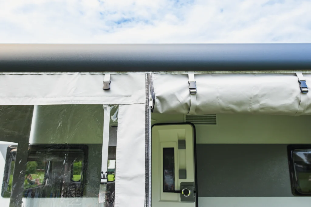 Oprolbare Thule Nomad voorwand