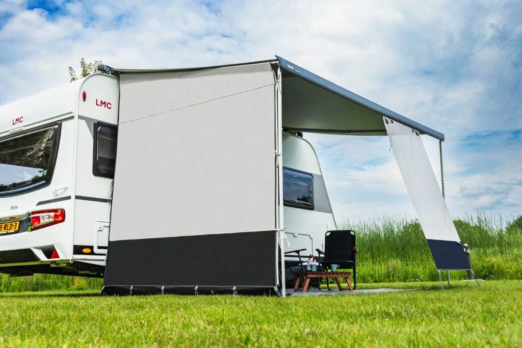 NOMAD Zijwand basis dicht 250 233-242cm Caravan